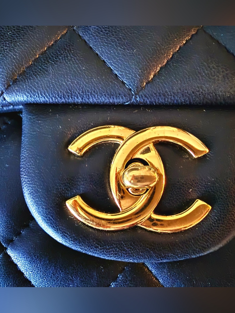 CHANEL MAXI double flap with gold hardware - Picture 9 of 15